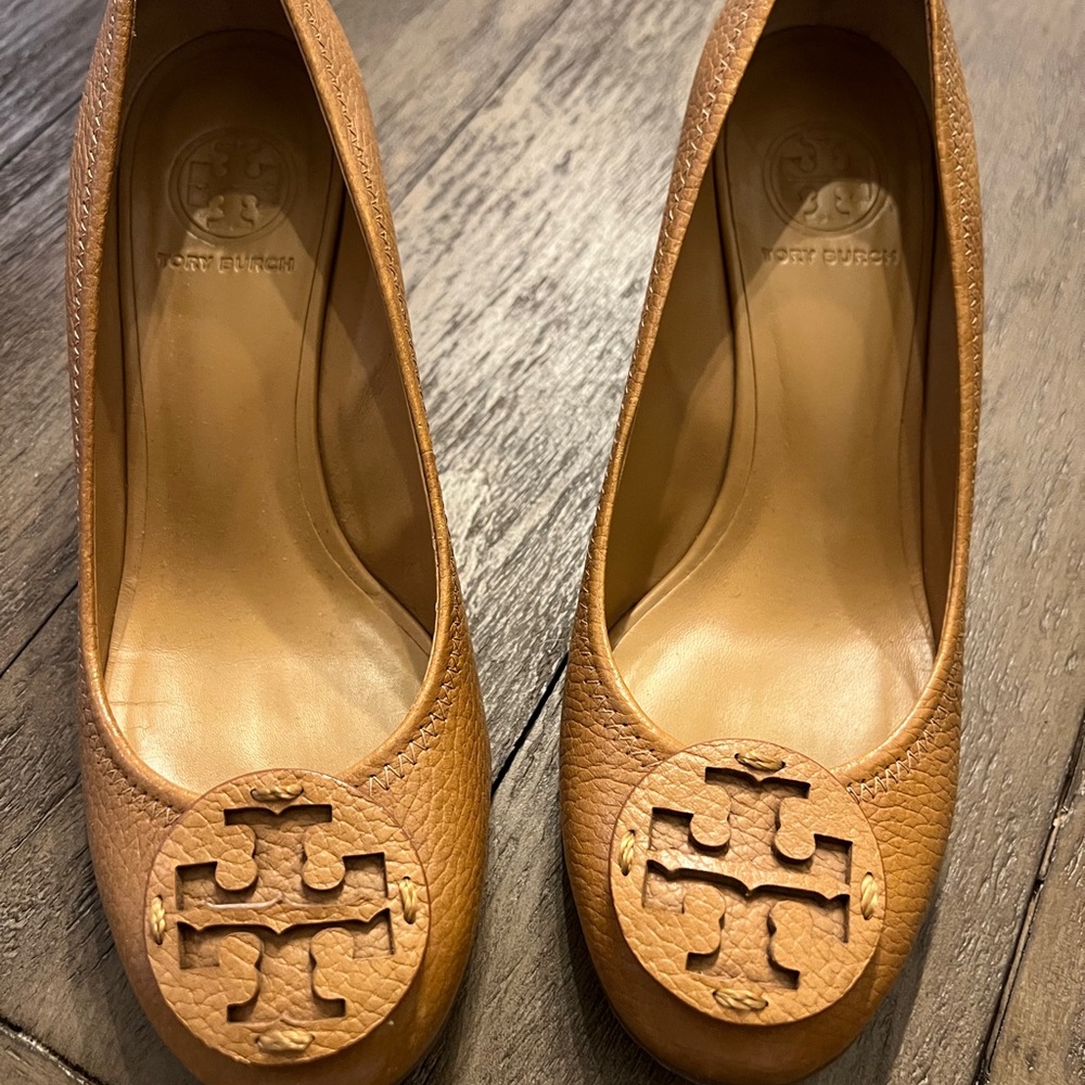Tory Burch leather wedge. EUC.